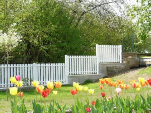 Clôture traditionnelle avec muret de soubassement