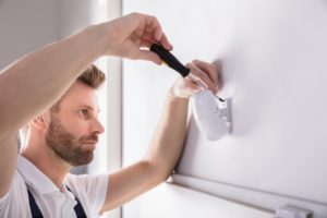 Installation d'une alarme par un électricien