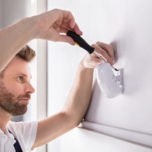 Installation d'une alarme par un électricien