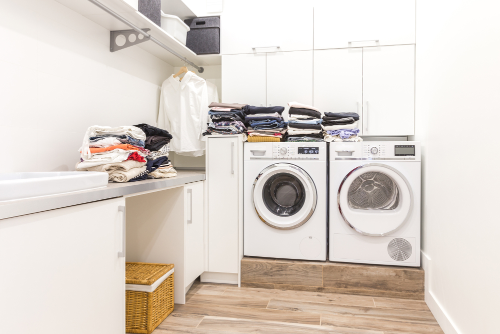 Gestion du linge et installation de rangements dans une buanderie