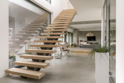 Escalier suspendu moderne en bois