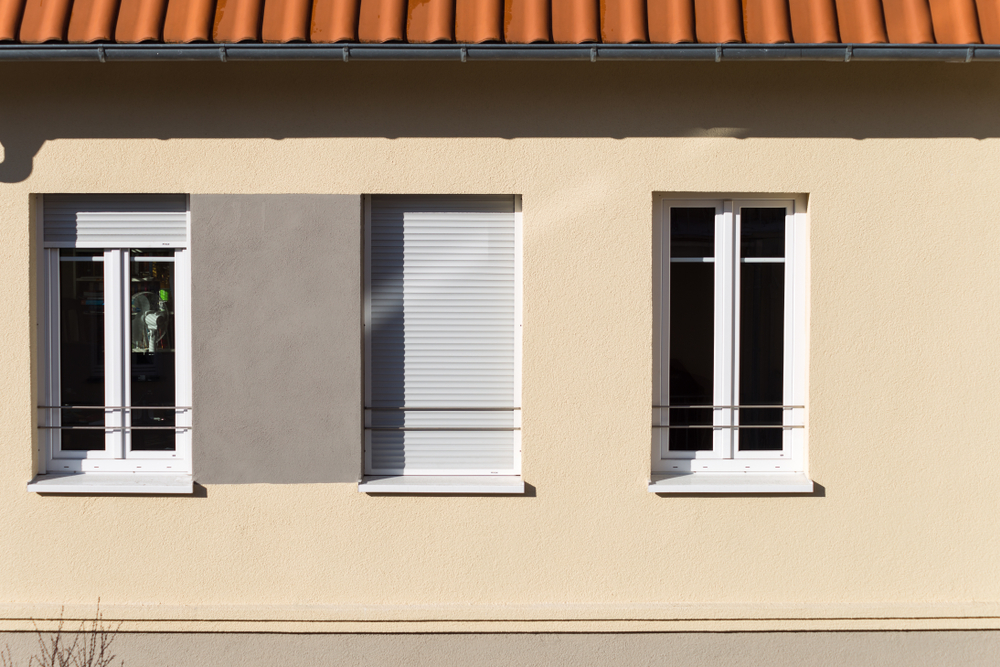 Maison traditionnelle avec fenetres avec VRI