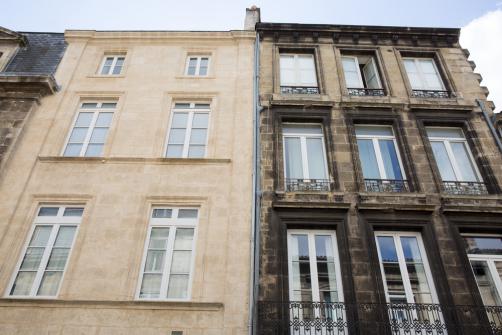 Remise en etat d'une facade en pierre - avant et apres