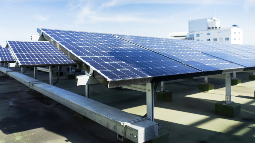 toit-monopente-panneaux-solaires