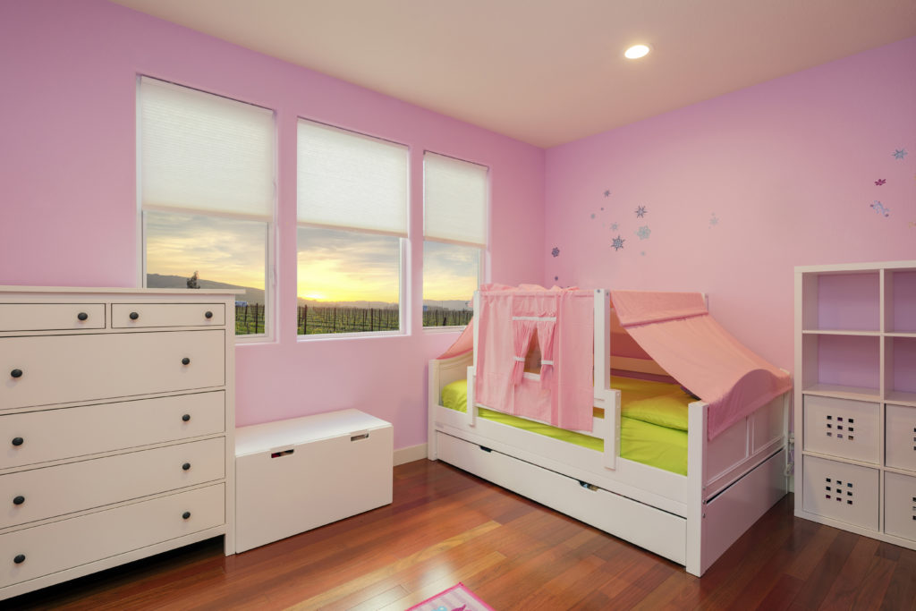 chambre-enfant-rose-violet