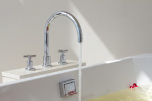 hauteur-robinet-baignoire