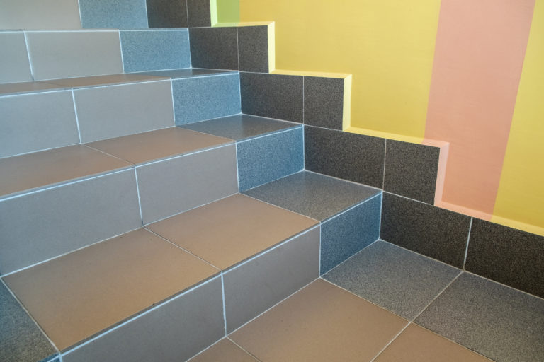 Comment poser du carrelage sur un escalier ? Nos conseils monEquerre.fr — free download