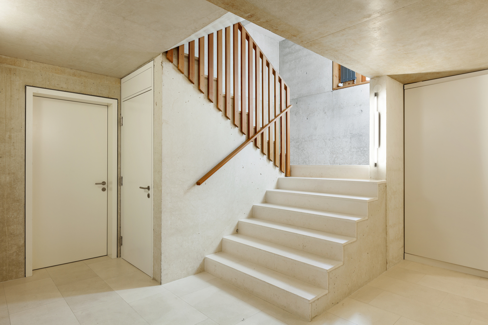 Placard sous escalier portes battantes beige #stairs #stairs #escaleras