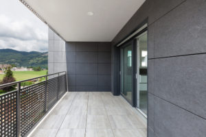 Appartement avec balcon carrelage