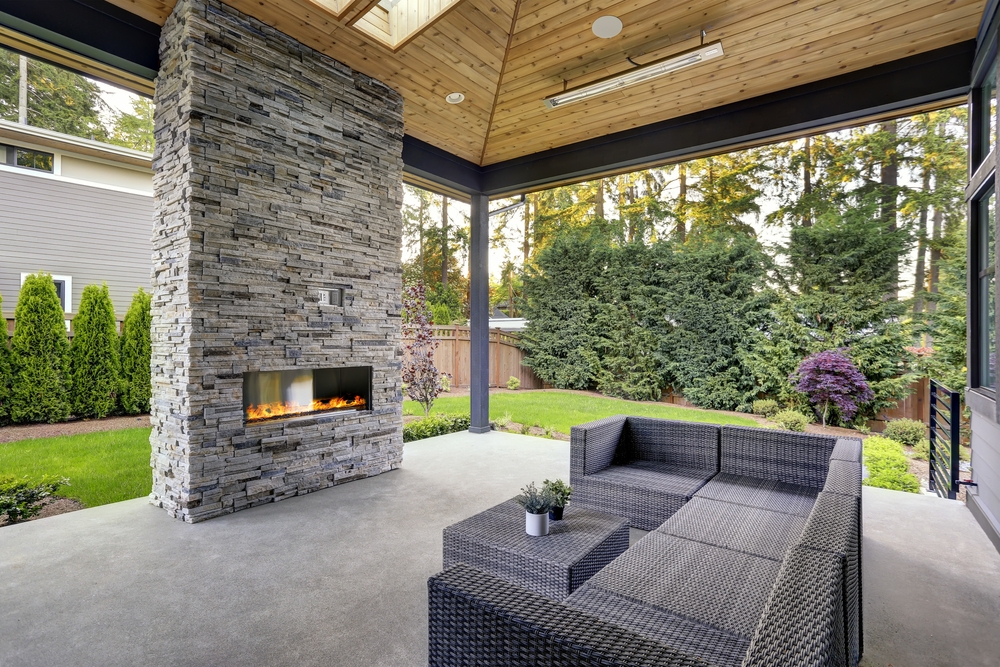 Maison avec une terrasse en béton