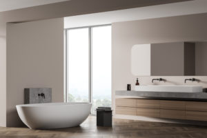 Salle de bain avec baignoire