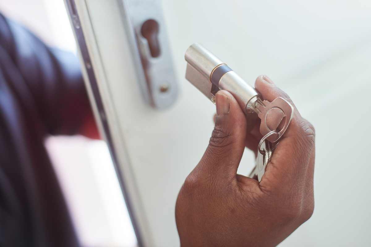Changer barillet porte comment faire ? monEquerre.fr — free download