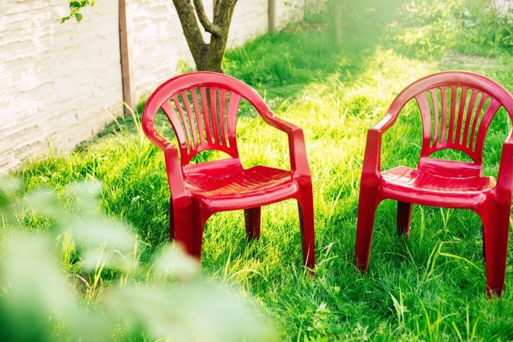 chaises-de-jardin-rouges