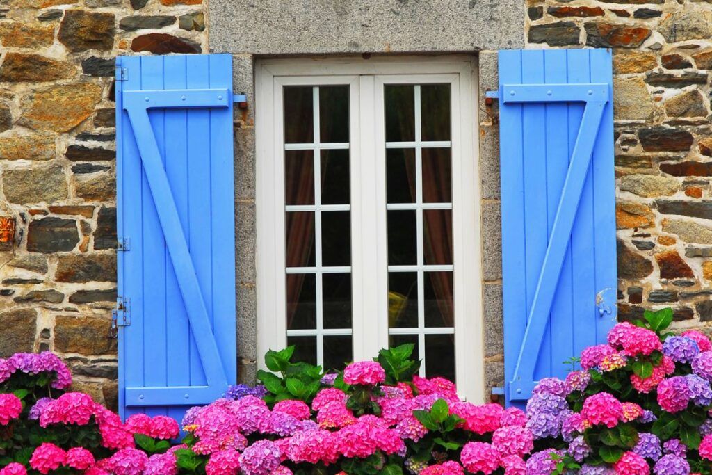 volets-bleus-maison-bretagne