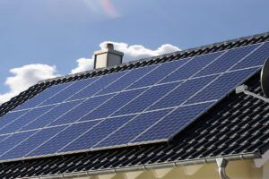 Panneaux photovoltaïques sur toit