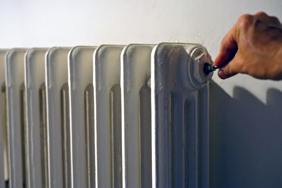 Comment purger un radiateur en fonte en 5 étapes monEquerre.fr