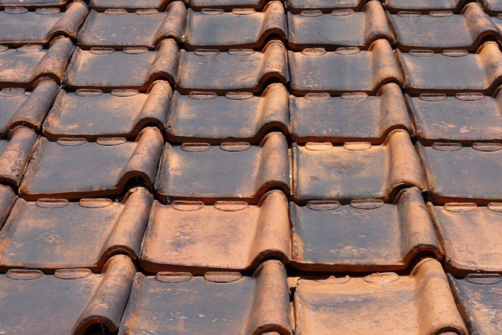 Résidus de cheminée sur une toiture