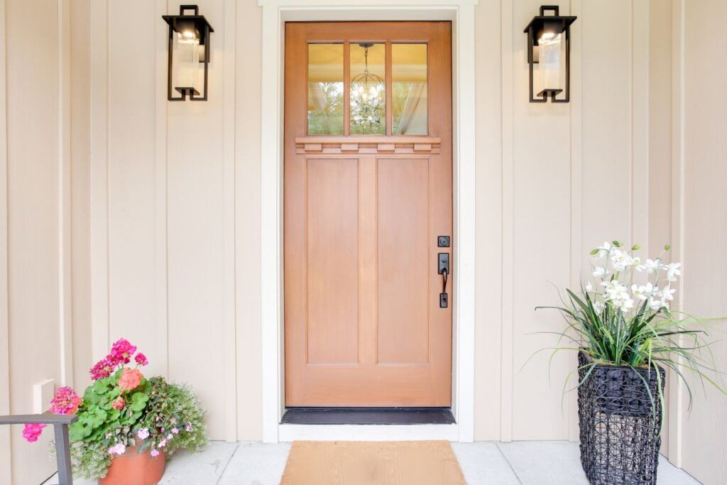 Porte d'entrée en bois semi vitrée