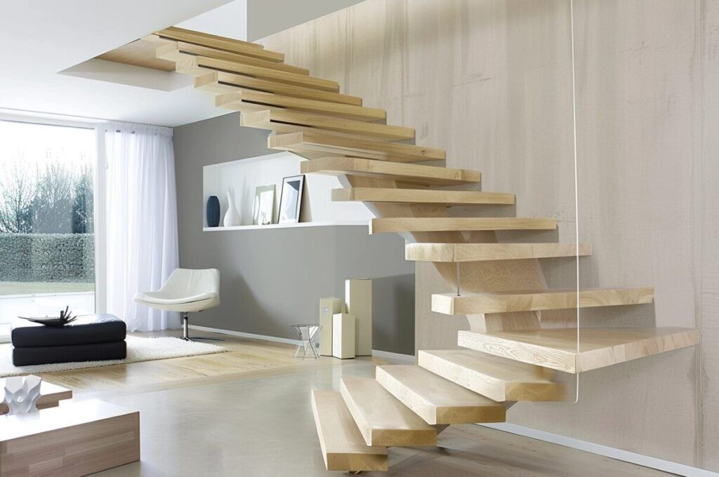 Escalier flottant dans un salon moderne
